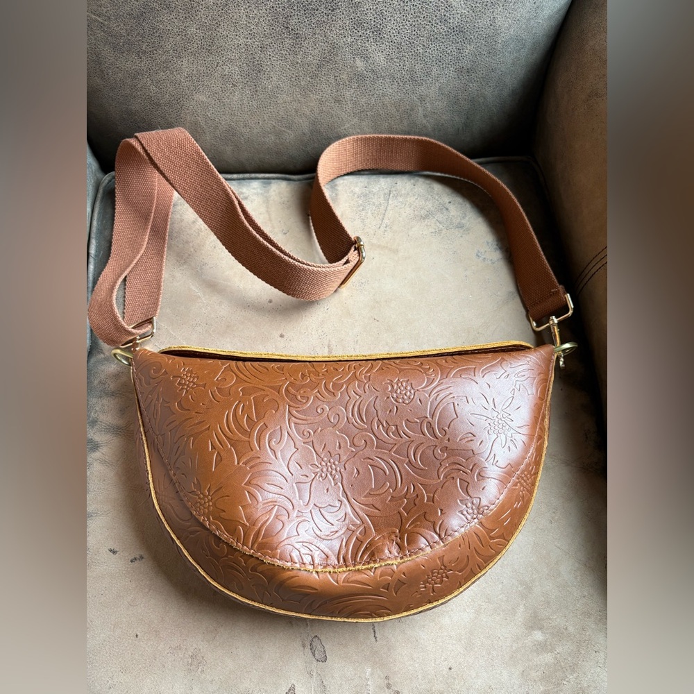 VGUC Almost Perfect Large Portland Leather Goods Koala in Meadow